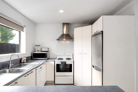 Photo of property in 2/200 Wainoni Road, Avondale, Christchurch, 8061