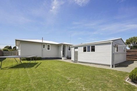 Photo of property in 6 Tararua Terrace, Cloverlea, Palmerston North, 4412