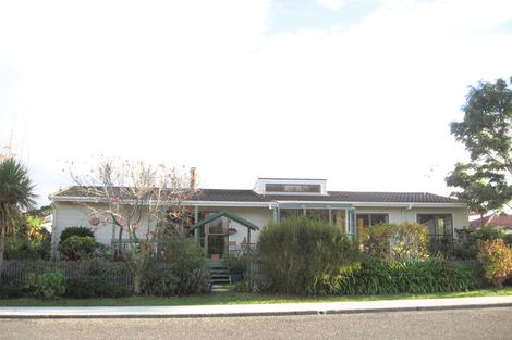 Photo of property in 5 Gabriel Street, Raumati Beach, Paraparaumu, 5032