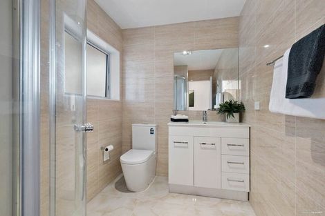 Photo of property in 1/8 Wykeham Place, Glenfield, Auckland, 0629