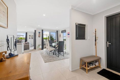 Photo of property in 14 Poutawa Lane, Clarks Beach, 2122