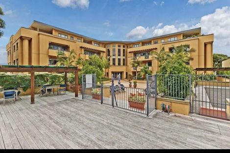 Photo of property in 2c/7-11 Bute Road, Browns Bay, Auckland, 0630