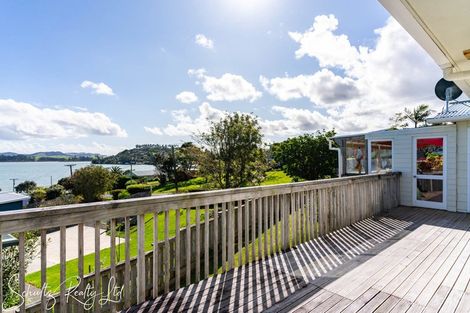 Photo of property in 10 Oxford Street, Whakapirau, Maungaturoto, 0583