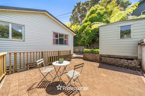 Photo of property in 2 Singers Road, Korokoro, Lower Hutt, 5012