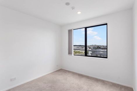 Photo of property in Apollo Apartments, 201/46 Rosedale Road, Rosedale, Auckland, 0632