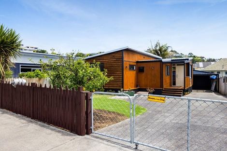 Photo of property in 30 Pioneer Road, Moturoa, New Plymouth, 4310