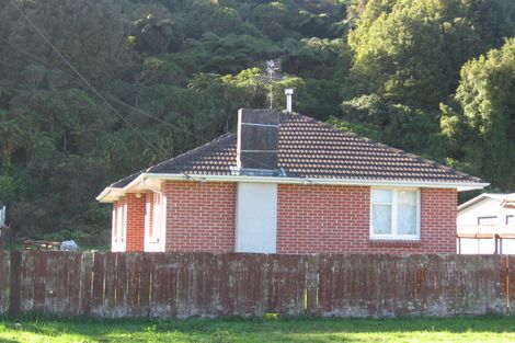 Photo of property in 37 Gillespies Road, Birchville, Upper Hutt, 5018