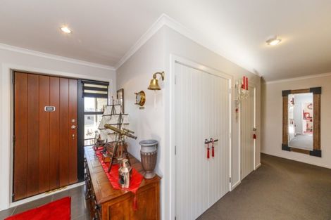 Photo of property in 6 Lorenzo Place, Kelvin Grove, Palmerston North, 4414