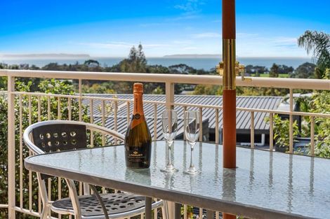 Photo of property in 3/56 Castor Bay Road, Castor Bay, Auckland, 0620