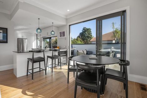 Photo of property in 52 Wainui Avenue, Point Chevalier, Auckland, 1022