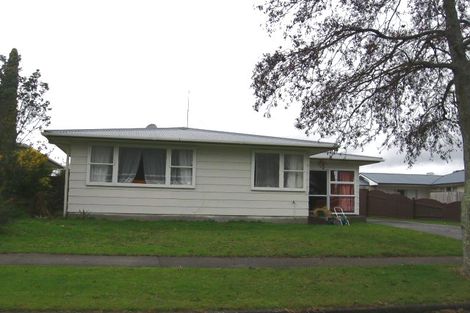 Photo of property in 18 Motuoapa Place, Kelvin Grove, Palmerston North, 4414