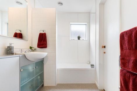 Photo of property in 17 Kawarau Place, Frankton, Queenstown, 9300