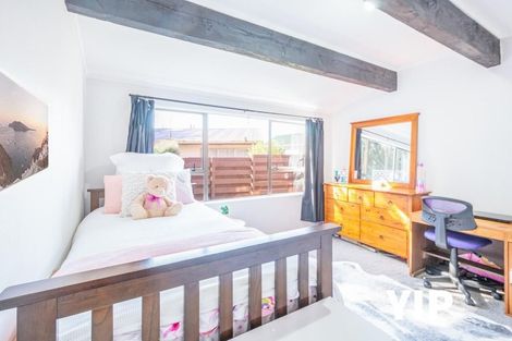 Photo of property in 27a Kingsbridge Place, Newlands, Wellington, 6037