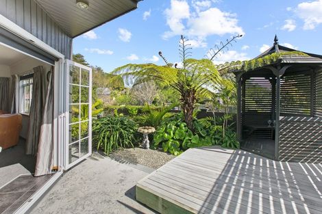 Photo of property in 8 Spencer Place, Merrilands, New Plymouth, 4312