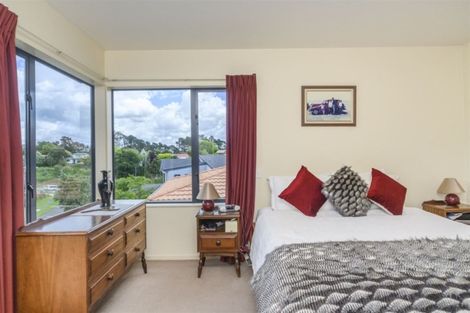Photo of property in 11 Ruapehu Drive, Fitzherbert, Palmerston North, 4410