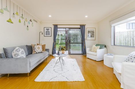 Photo of property in 10d Evans Road, Weymouth, Auckland, 2103