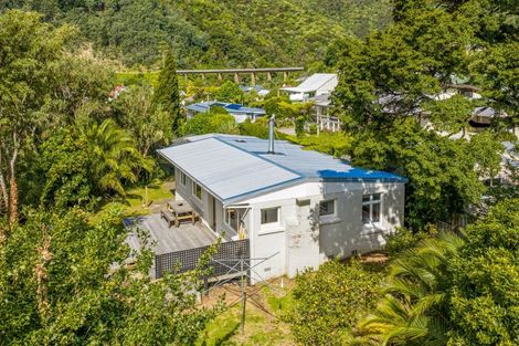 Photo of property in 59 York Street, Picton, 7220