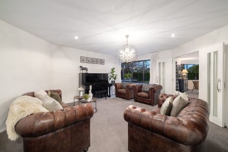 Photo of property in 32 Hussey Road, Harewood, Christchurch, 8051