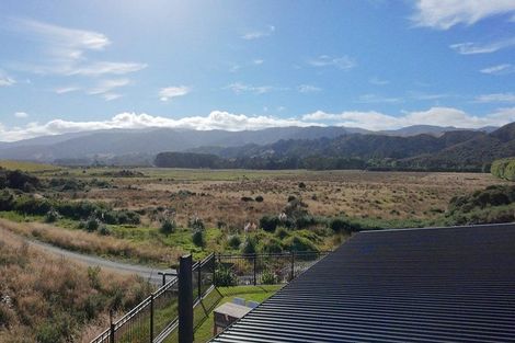 Photo of property in 7 Margaret Mahy Drive, Blue Mountains, Upper Hutt, 5371
