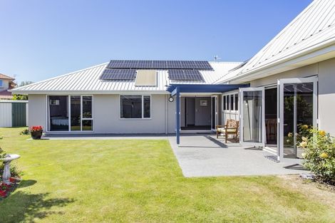 Photo of property in 32 Ashview Place, Rangiora, 7400