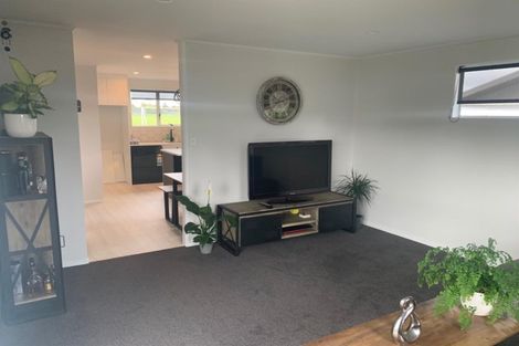 Photo of property in 2/77 Luanda Drive, Ranui, Auckland, 0612
