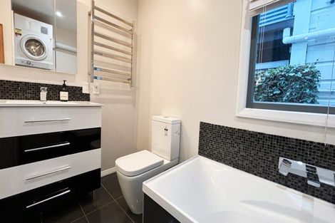 Photo of property in 92 Austin Street, Mount Victoria, Wellington, 6011