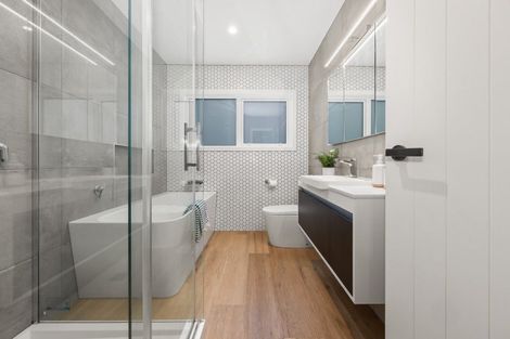 Photo of property in 10 Weatherdeck Close, Whitby, Porirua, 5024