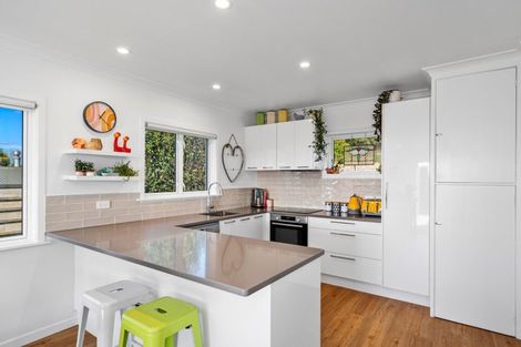 Photo of property in 12a Seaview Road, Otumoetai, Tauranga, 3110