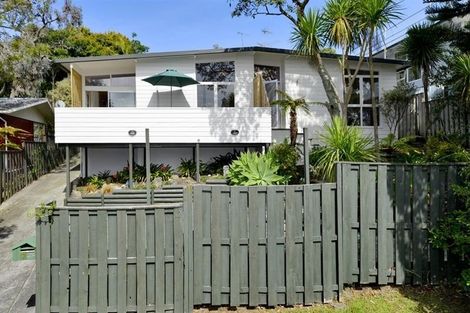 Photo of property in 12 Nor'east Drive, Northcross, Auckland, 0632