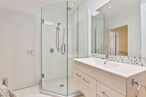 Photo of property in 33 De Havilland Road, Hobsonville, Auckland, 0616