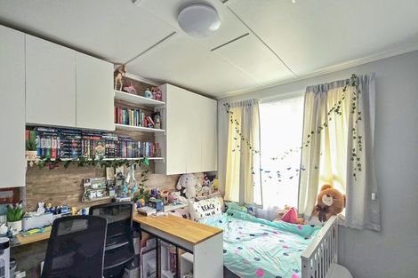 Photo of property in 5 Hay Street, Naenae, Lower Hutt, 5011