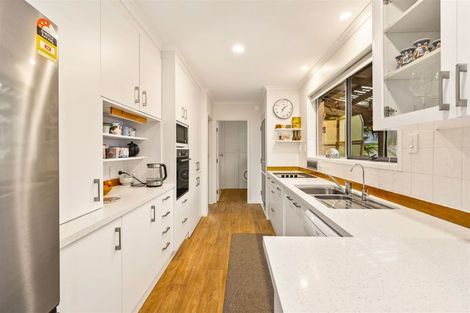 Photo of property in 27 Allington Road, Massey, Auckland, 0614