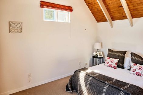 Photo of property in 21 Moana Road, Plimmerton, Porirua, 5026