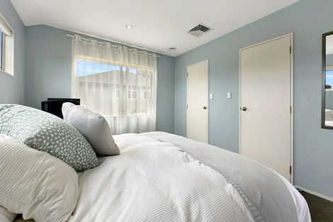 Photo of property in 2/15 Stephanie Close, Glenfield, Auckland, 0629