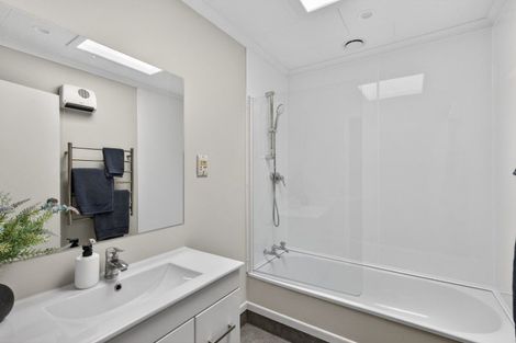 Photo of property in 2/5a Tahurangi Place, Spotswood, New Plymouth, 4310