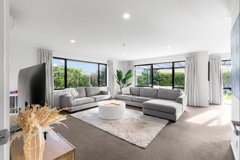 Photo of property in 31 Chestnut Close, Kelvin Grove, Palmerston North, 4414