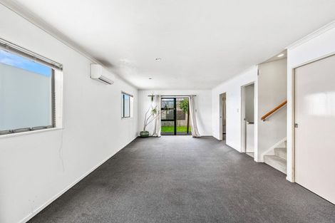 Photo of property in 8/17 Harbour View Road, Te Atatu Peninsula, Auckland, 0610