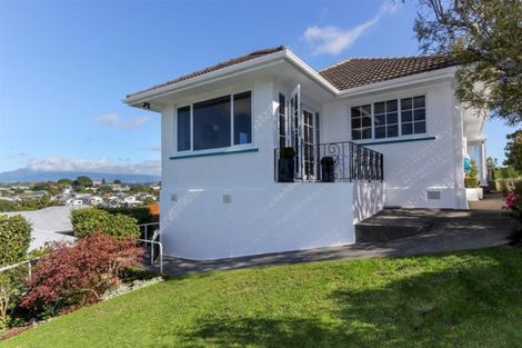 Photo of property in 114 Belt Road, New Plymouth, 4310