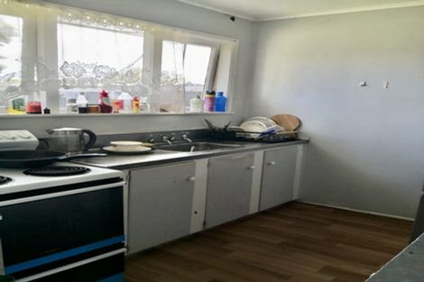 Photo of property in 28 Windrush Close, Mangere, Auckland, 2022