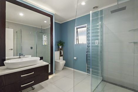 Photo of property in 2/2 Neal Avenue, Glenfield, Auckland, 0629