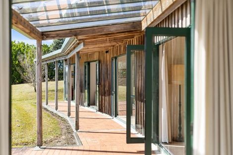 Photo of property in 882 Sandspit Road, Warkworth, 0982