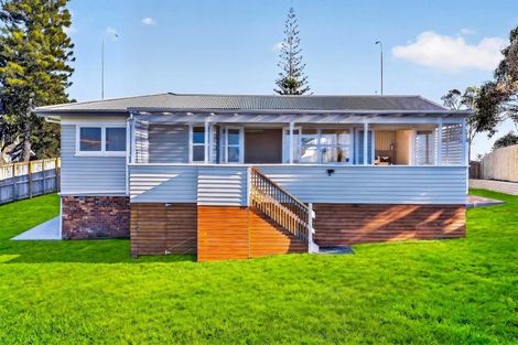 Photo of property in 313 East Coast Road, Mairangi Bay, Auckland, 0630