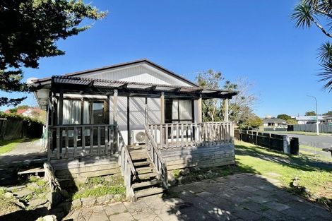 Photo of property in 2 Massine Place, Randwick Park, Auckland, 2105
