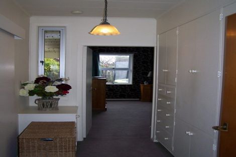 Photo of property in 25 Kitchener Street, Martinborough, 5711