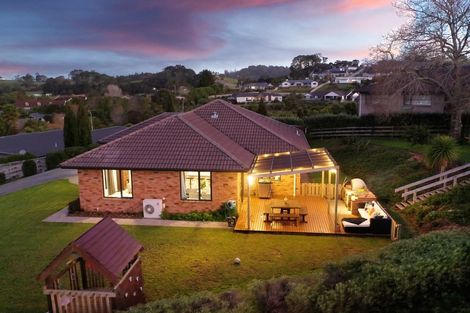 Photo of property in 5 Gavinike Place, Waimauku, 0812