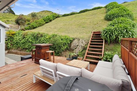 Photo of property in 6 Meadowcroft Grove, Johnsonville, Wellington, 6037