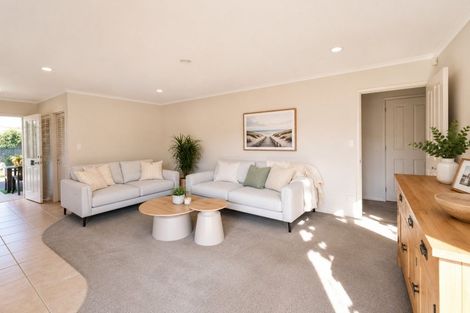 Photo of property in 18 Naul Place, East Tamaki Heights, Auckland, 2016