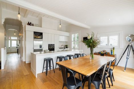 Photo of property in 6 Shoal Bay Road, Devonport, Auckland, 0624