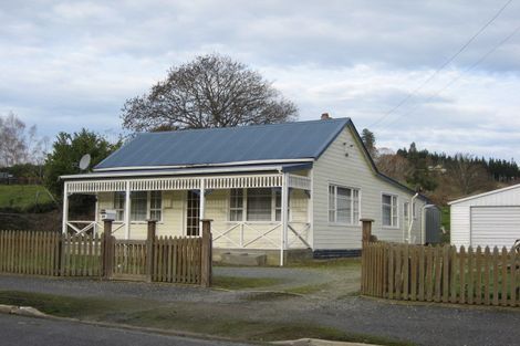 Photo of property in 24 Irvine Street, Lawrence, 9532