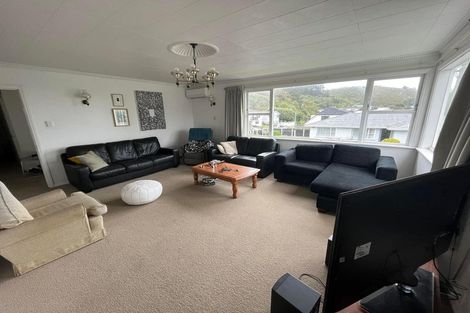 Photo of property in 2 Foyle Street, Island Bay, Wellington, 6023